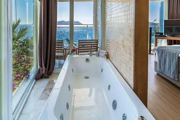 Hot Tub 48 of 65