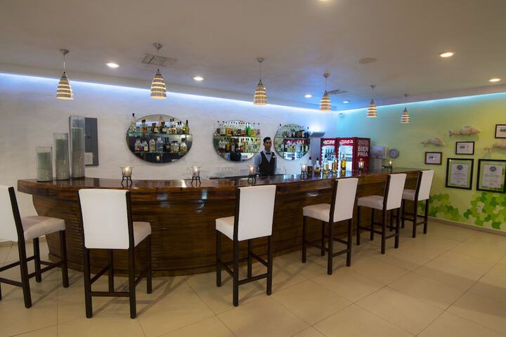 Lounge 31 of 46