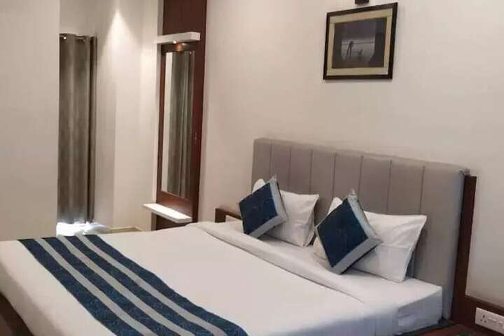 Room 6 of 24