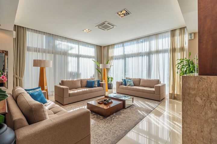 Entrance & Lobby