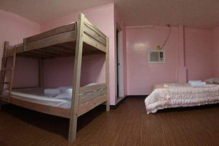 Room 4 of 6