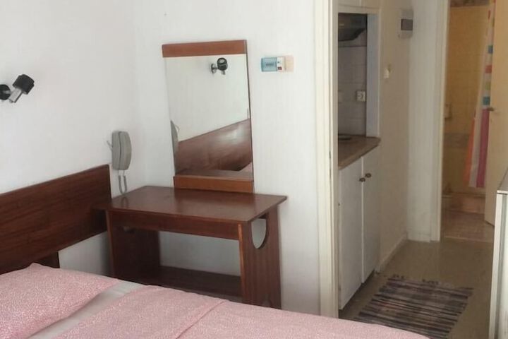 Room 21 of 40