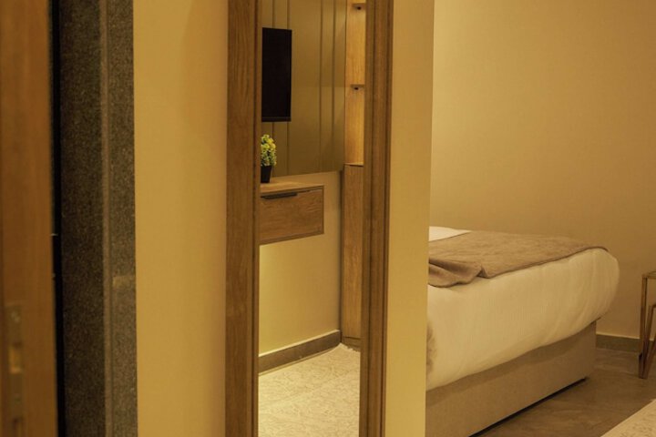 Room 56 of 148