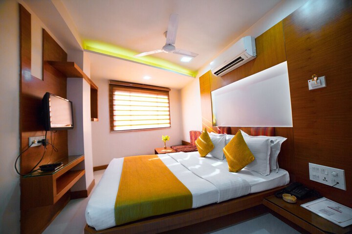 Room 12 of 30