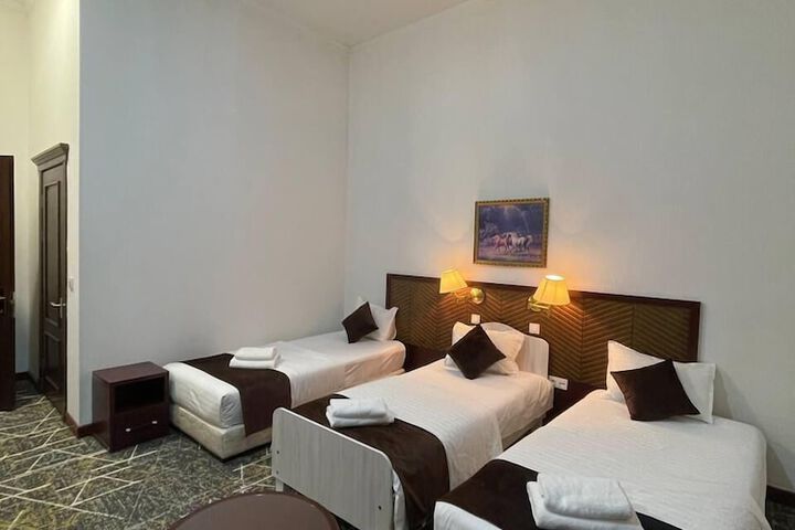 Room 12 of 27