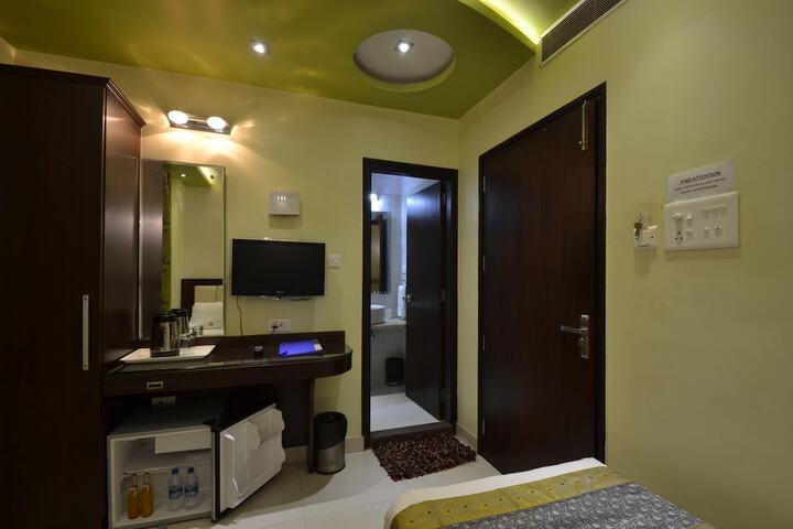 Room 14 of 33