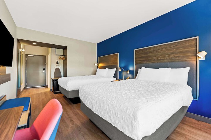 2 Queen Beds Accessible (6 of 8)