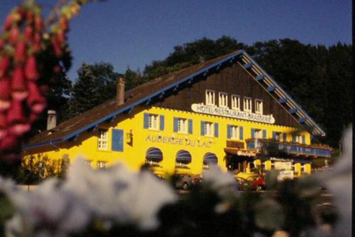 Exterior of Auberge du Lac