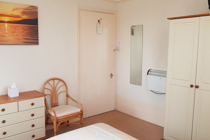 Room 16 of 60