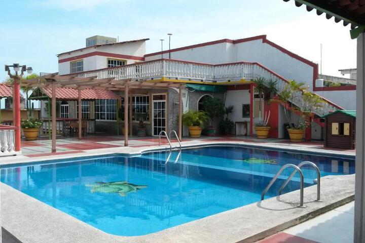 Hotel y Bungalows Monteverde