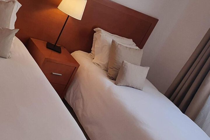 Room 6 of 32