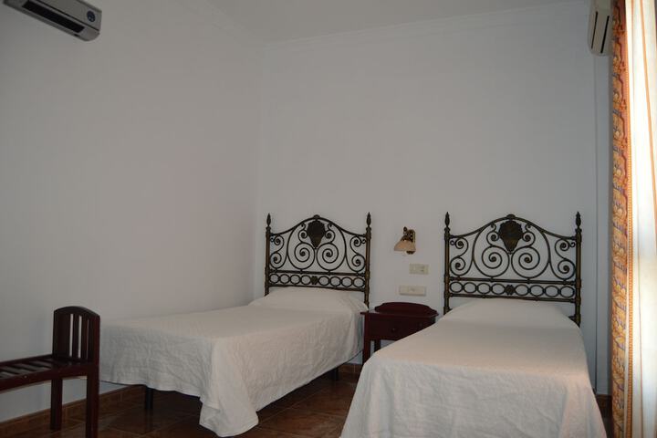 Room 3 of 43