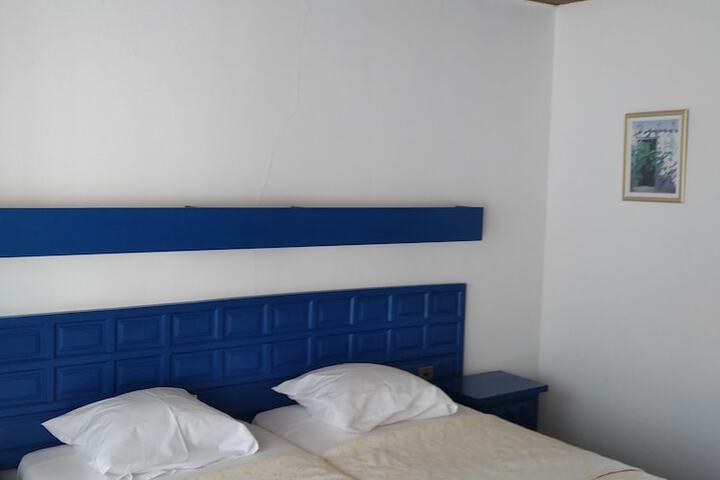 Room 5 of 18