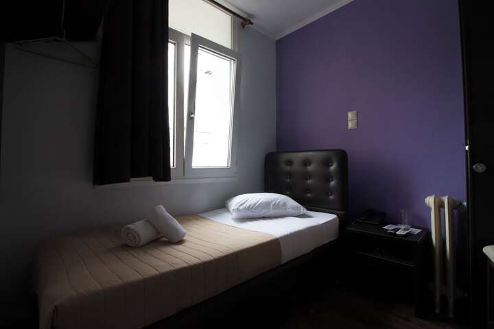 Room 6 of 32