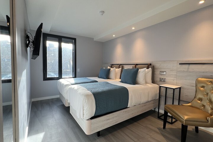 Room 3 of 33