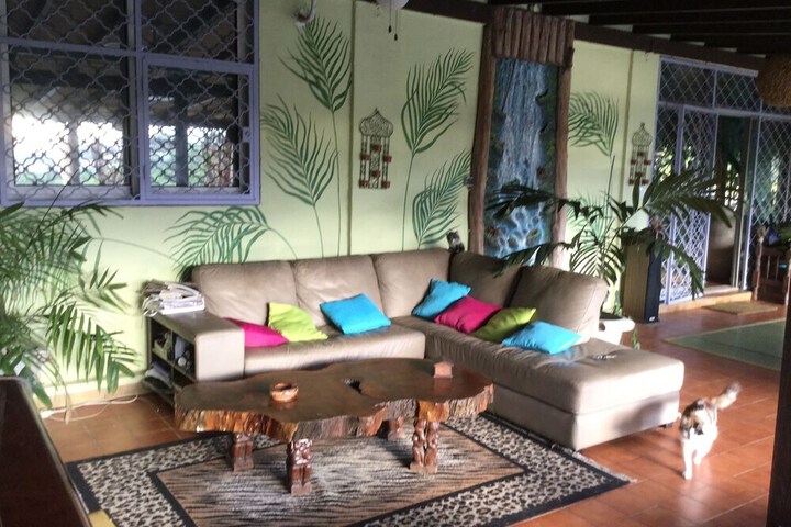 Room 2 of 31