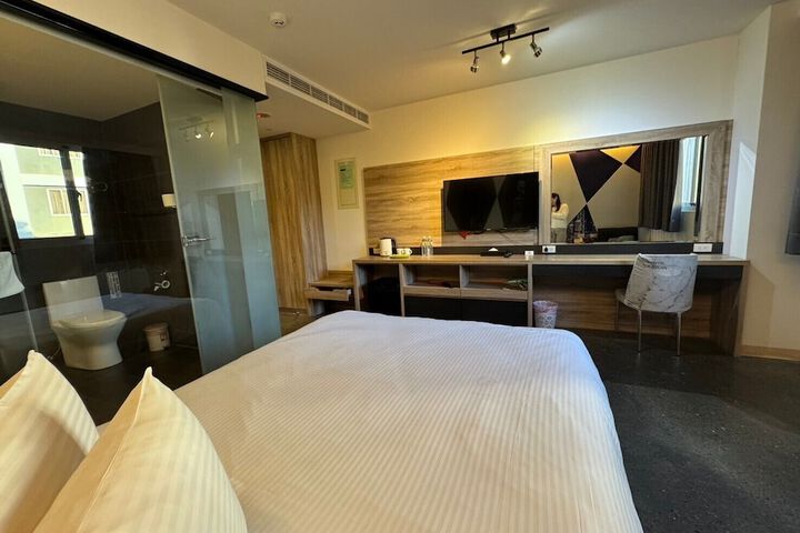 Room 63 of 118
