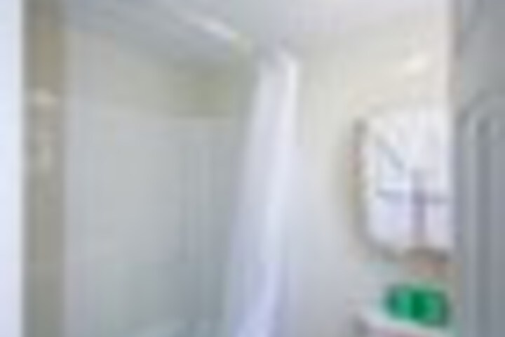Room 170 of 207