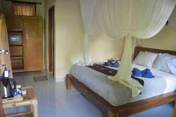 Room 4 of 73