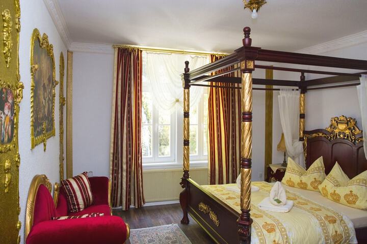 Room 15 of 40