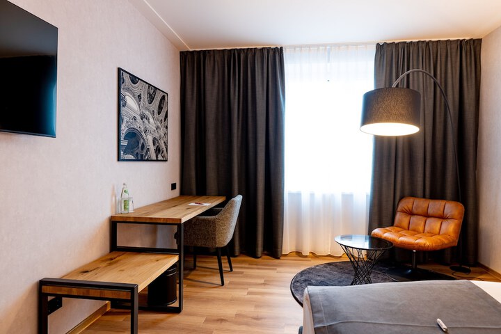 Room 25 of 58