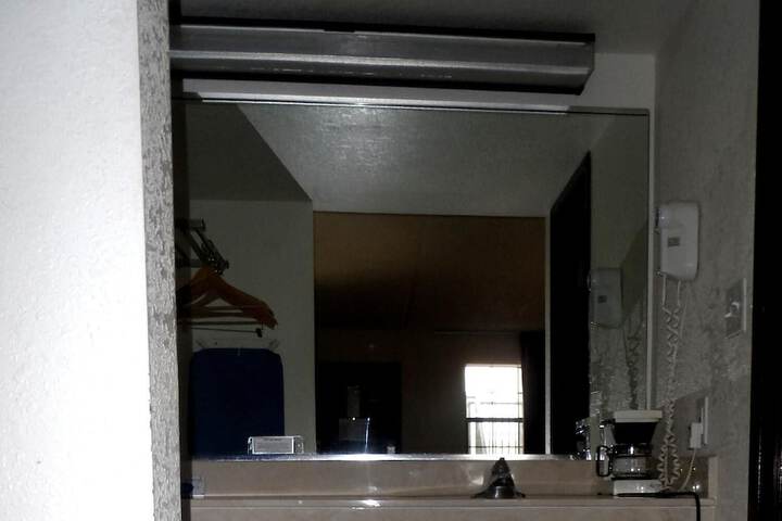 Room 14 of 27