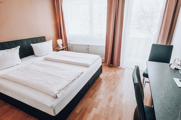 Room 2 of 16