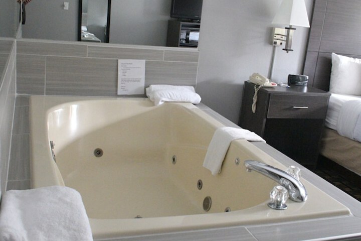 Private spa tub