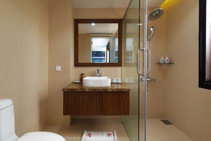 Room 4 of 25