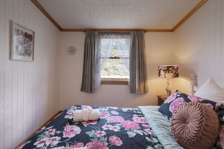 Room 3 of 65