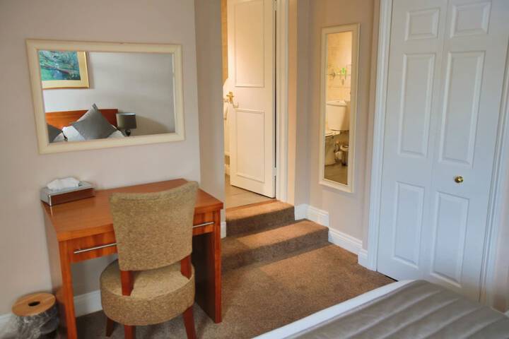 Room 2 of 43