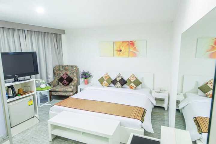 Room 8 of 33