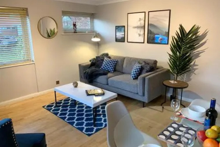 Room 10 of 13