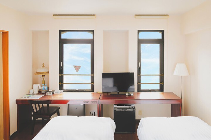 Room 11 of 64