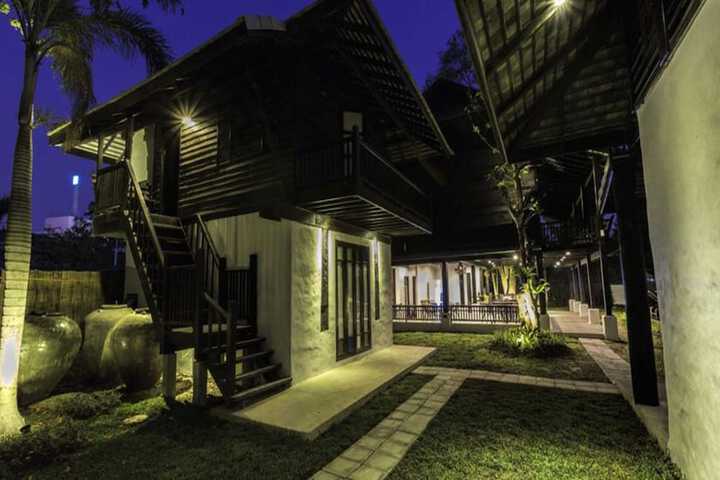 Hotel Exterior 53 of 60