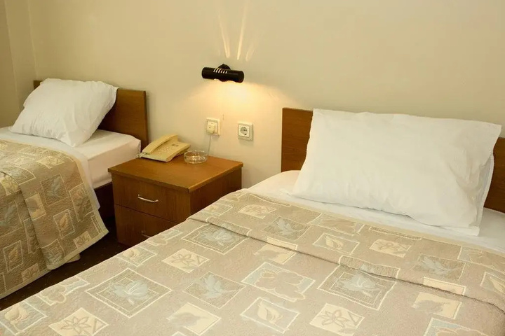 Room 5 of 16