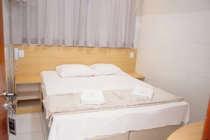 Room 32 of 65