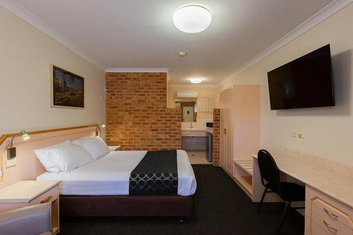 Room 25 of 77