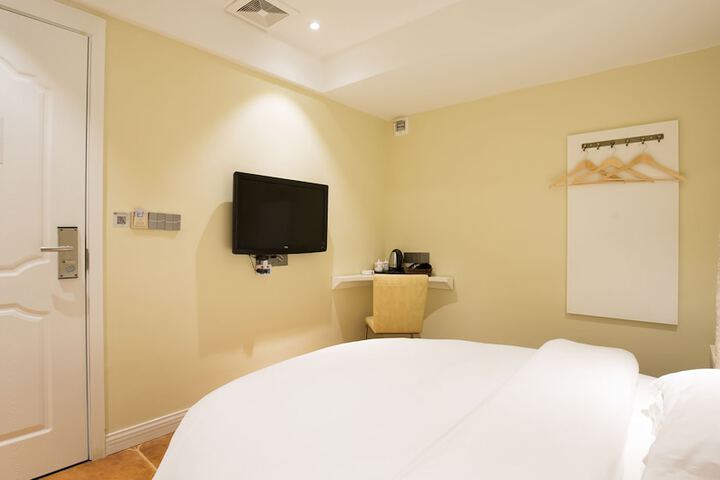 Room 20 of 33