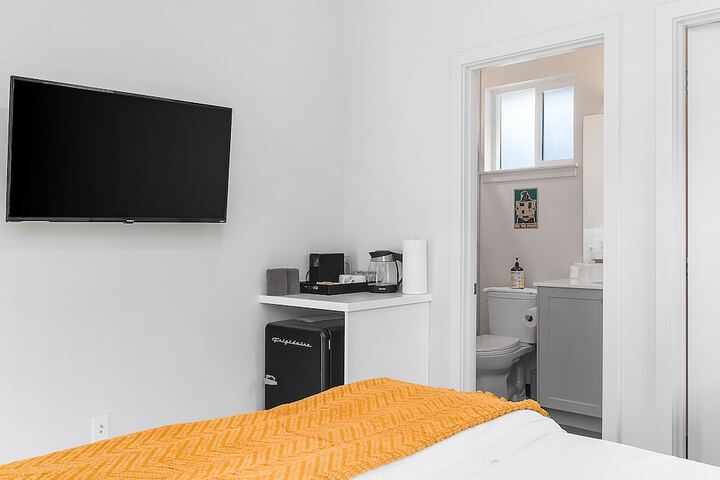 Room 3 of 20