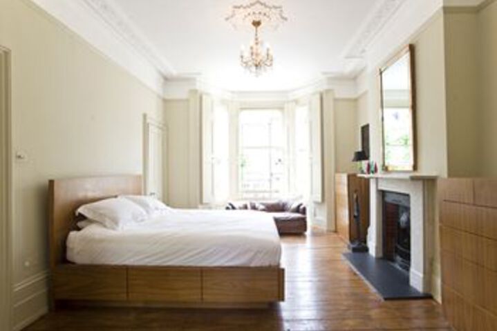 Room 9 of 18