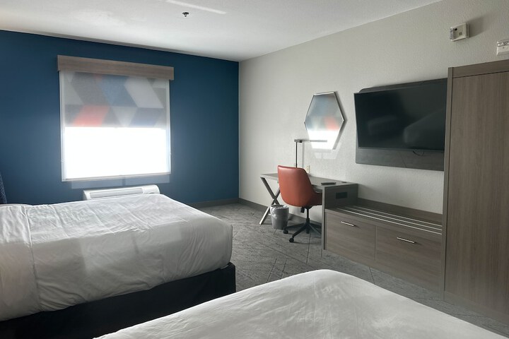Standard Room, King or Two Doubles (2 of 5)