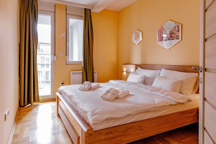 Room 6 of 14