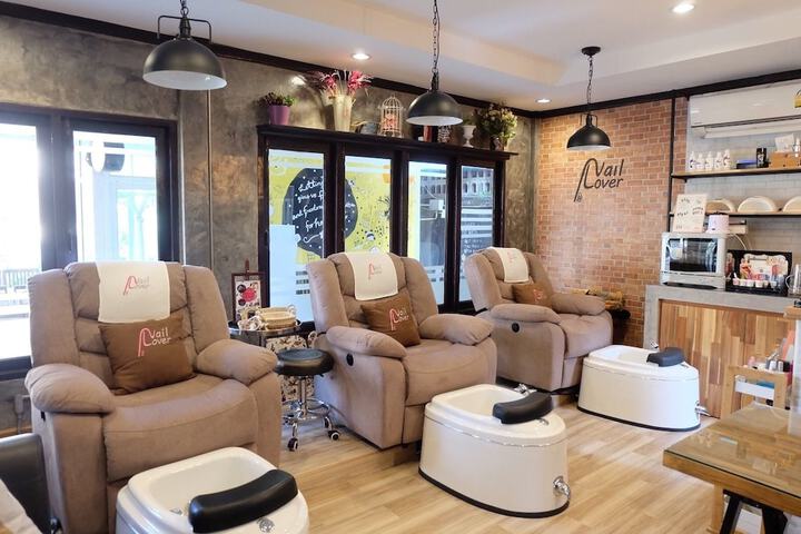 Nail salon
