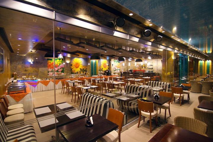 Dining 99 of 157