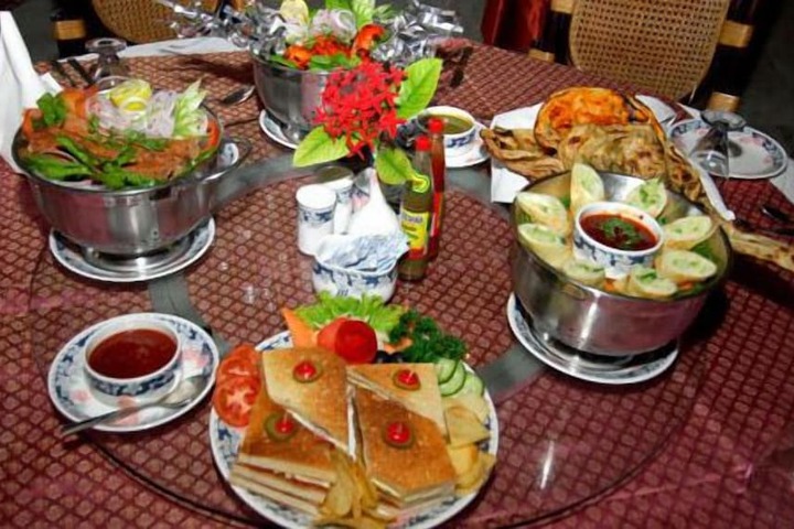 Dining 16 of 28