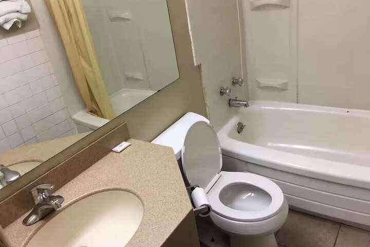 Room 9 of 12