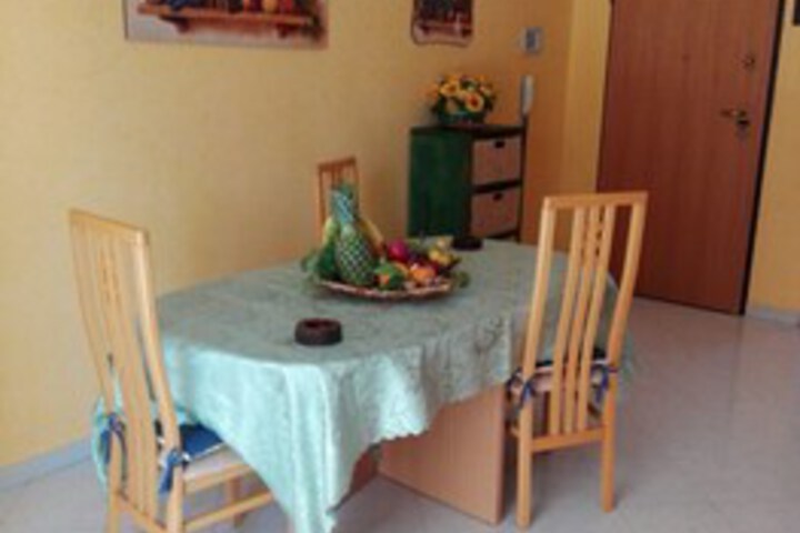 Room 12 of 16