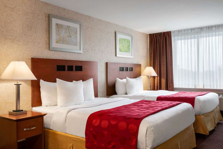 Quadruple Queen Size Bed (3 of 13)