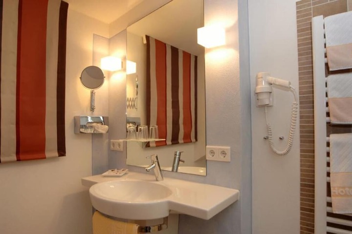 Room 32 of 58